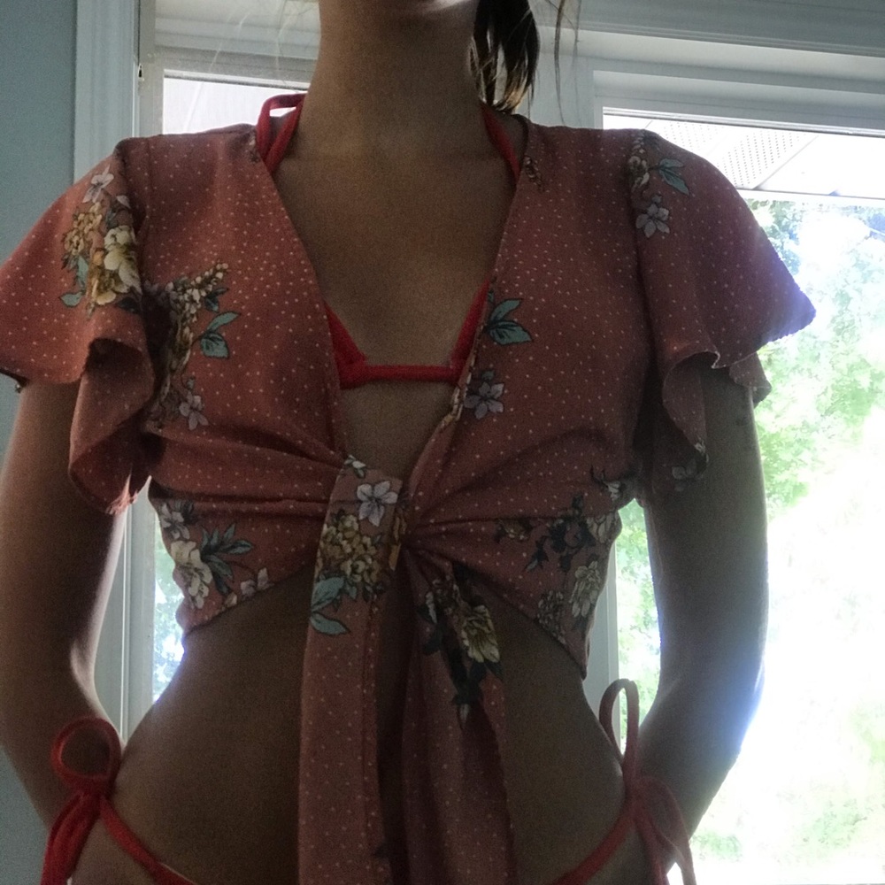 Bershka salmon-colored cropped tied top